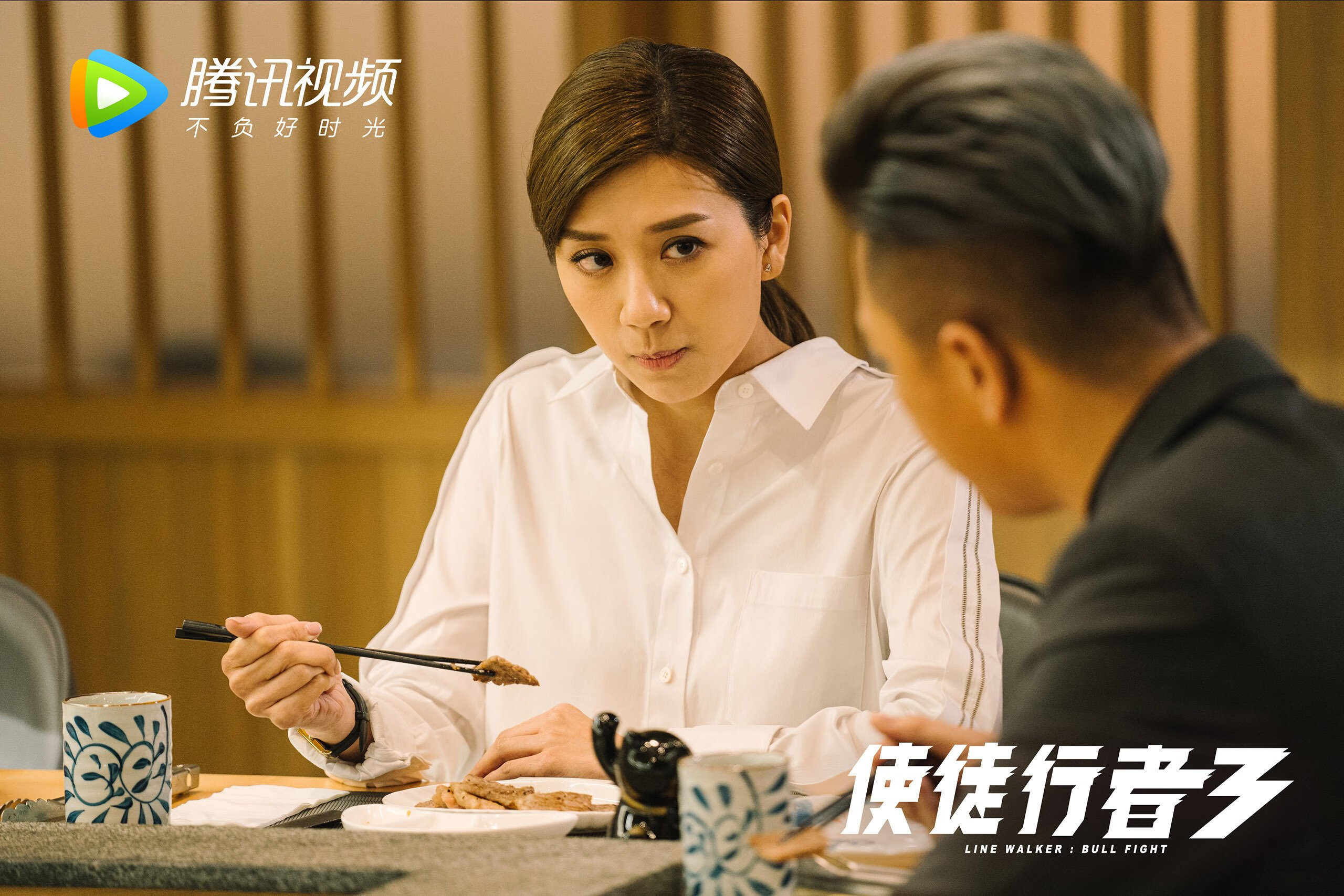 首先，我们扩展思维，确定一个既有张力又独一无二的标题
